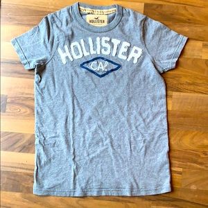 Hollister tee